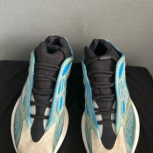 Adidas Yeezy 700 V3 “Arzareth”
Size: US 10 Men’s
